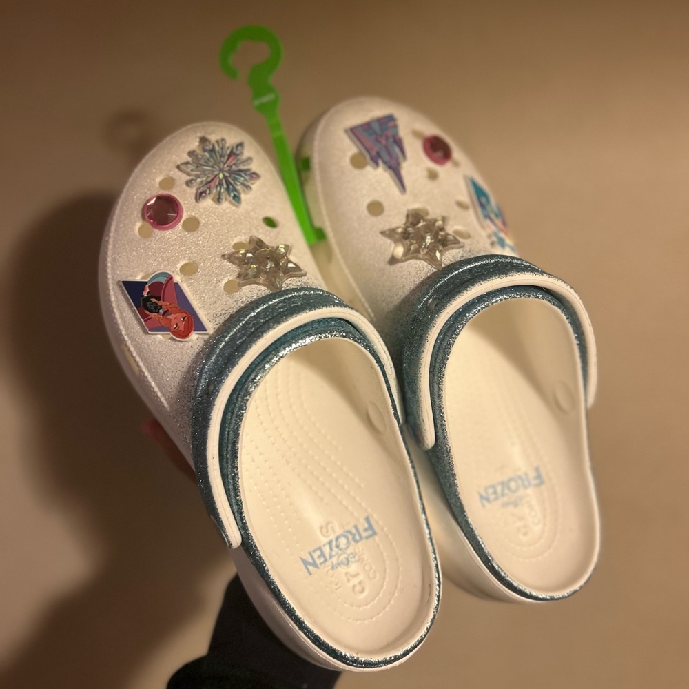 Disney Frozen Crocs W10